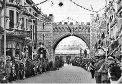 Kings-Road.-Mock-Archway-Warrior-Square-Station-in-background.-HRH-Prince-Of-Wales-visit-6th-April-1927